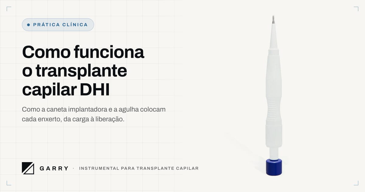 Como funciona o transplante capilar DHI - foto de estúdio da caneta implantadora DHI Garry com tampa azul