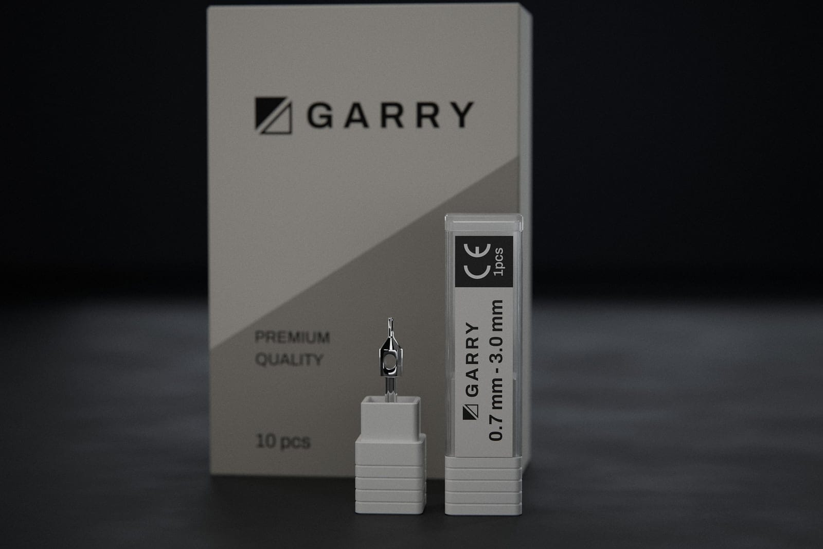 Uma caixa Garry atrás de um Punch Fue em seu suporte branco e um tubo fechado com a etiqueta 0,7 mm - 3,0 mm